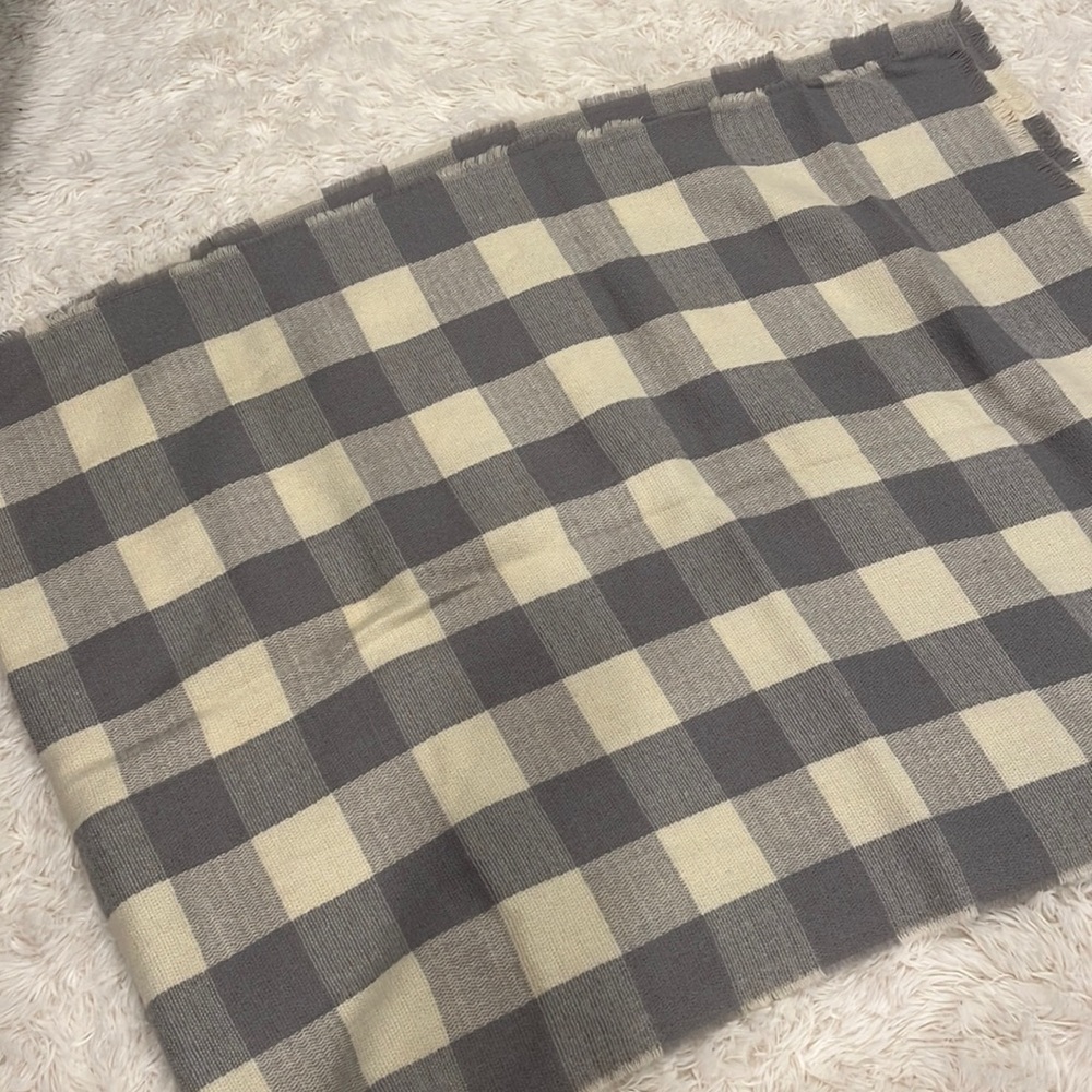 Cute winter scarf, no tags